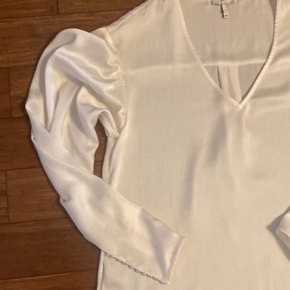 Joie Kynthia white blouse with pearl buttons. Size M - Picture 7 of 11